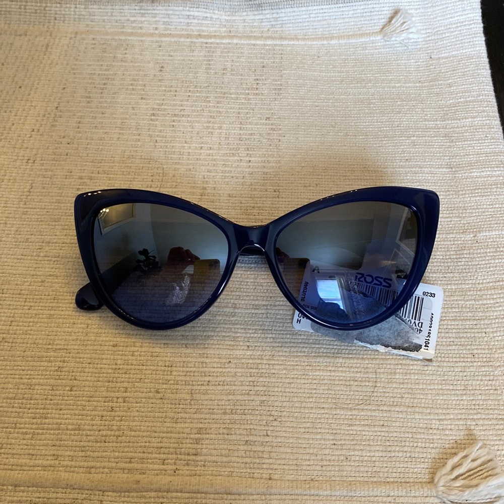 Kate Spade sunglasses. Color blue. No case